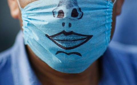 Во Владимире неизвестный с ножом и в медицинской маске ограбил магазин