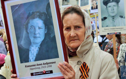 Социологи узнали отношение россиян к акции "Бессмертный полк"