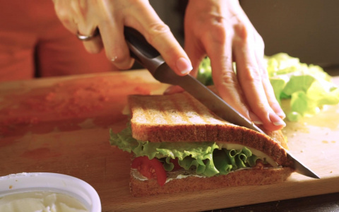 В Вязниках женщина случайно зарезала мужа пока нарезала бутерброды