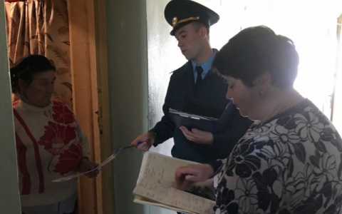 В многоквартирный дом на Лакина наведались пожарные, поговорить с жильцами