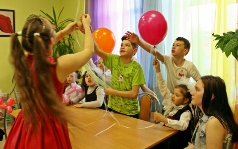 Волонтеры Гусь-Хрустального района провели акцию «Чужих детей не бывает!»