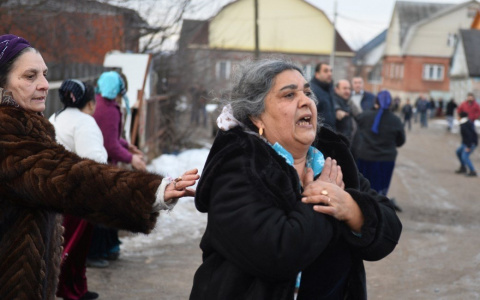 Жительница Доброго подверглась нападению шайки цыган на выходе из больницы