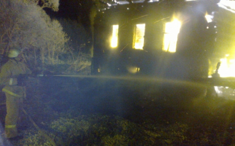 Ночью под Владимиром случился крупный пожар (видео)