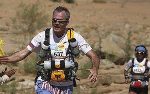 Москвич бежит марафон по «Золотому кольцу»