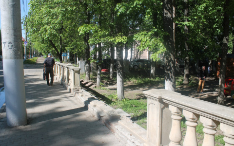 Кто ответит за разрушенный забор у ДК Молодежи?