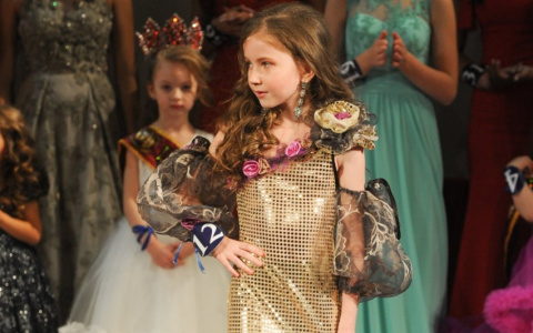 Юная жительница Александрова стала "Мисс Вселенной"