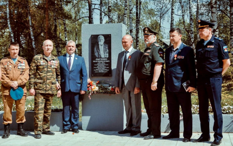 В Ковровском районе открыли три памятника землякам-героям