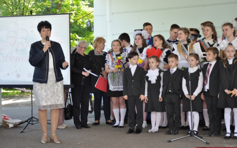 Ольга Деева поздравила выпускников и педагогов школы №25