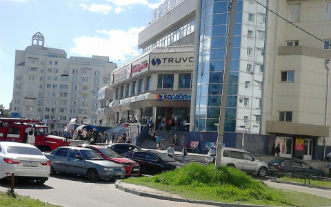 В ТЦ Крейсер произошло задымление на первом этаже (фото)