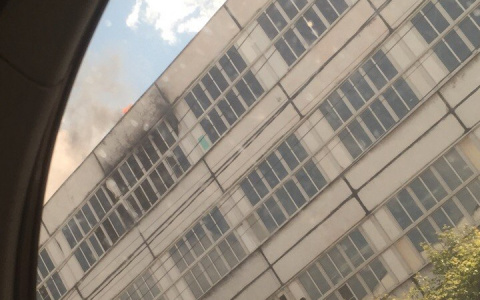 Во время пожара на "Автоприборе" пострадала 43-летняя женщина