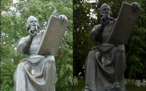 Памятнику Андрея Рублева вернули кисть