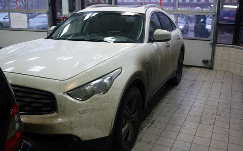 Отец-одиночка угнал из автосалона "Инфинити", продал в Казани и пожаловался в полицию Вязников