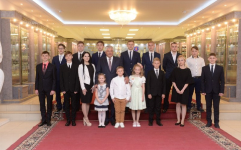 Владимирские парень и девушка получили награду за героизм