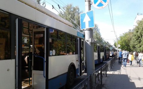 На Всполье образовалась пробка из троллейбусов