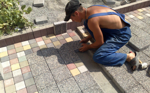 Садовая дорожка своими руками: какой материал выбрать и где его приобрести?