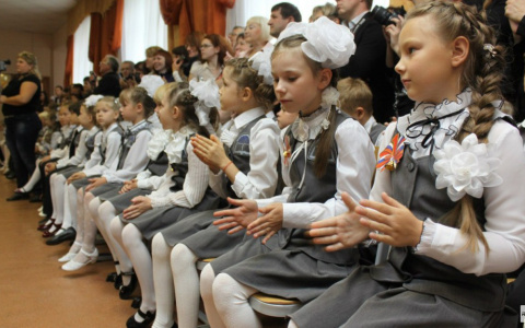 Директор новой 49 школы готов обсудить скандал вокруг формы учеников