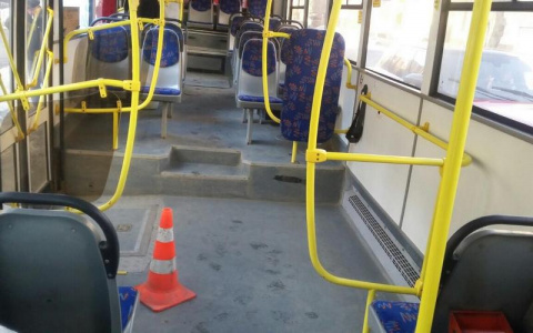 Ковровской пенсионерке в троллейбусе порвали предплечье