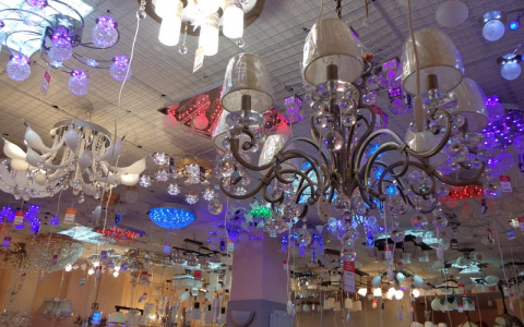 Владимирский предприниматель заплатил по счетам люстрами и часами