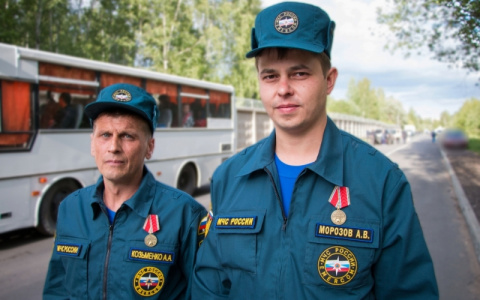 Владимирскому пожарному вручили медаль за спасение женщины с 2-летним ребенком