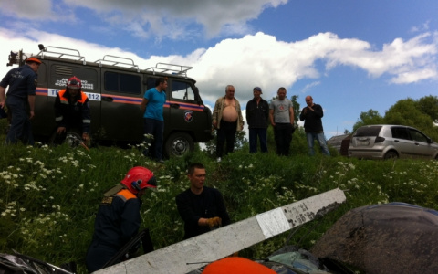 В Александровском районе легковушка на полной скорости влетела в столб