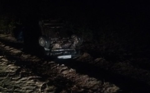 Ночью в Петушинском районе легковушка на скорости улетела в кювет