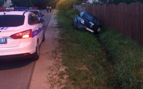 Владимирский таксист не вписался в крутой поворот в Уварово