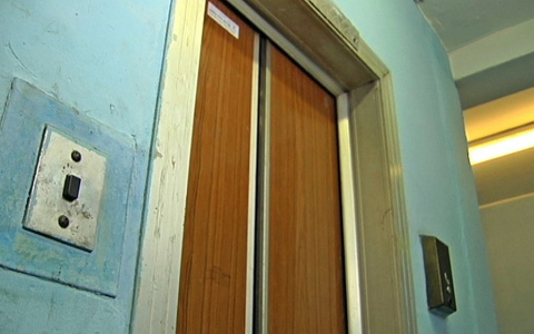 В доме на Солнечной больше месяца не работал лифт