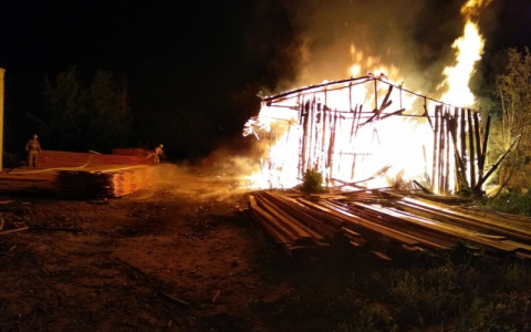 Ночью в Муроме произошел серьезный пожар на пилораме