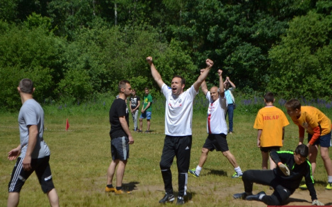 Владимирские депутаты сыграли в футбол с воспитанниками "Икара"