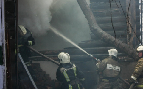 Ночью в Меленковском районе полыхал жилой дом