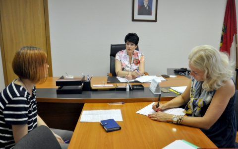 Мэр Владимира выслушала жалобы горожан на громкую музыку и очередь на жилье