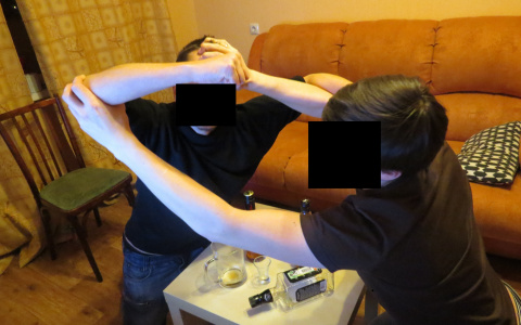 Житель Ковровского района избил друга детства и ударил его головой о трактор