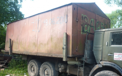 Незаконные гаражи возле пруда на Комиссарова убрали принудительно