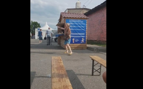 Позитивная женщина исполнила танец на Георгиевской (видео)