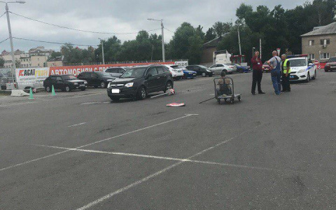 Во Владимире автоледи снесла знак на парковке