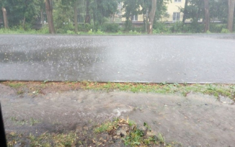 Во Владимире прошел сильный ливень с крупным градом (фото, видео)