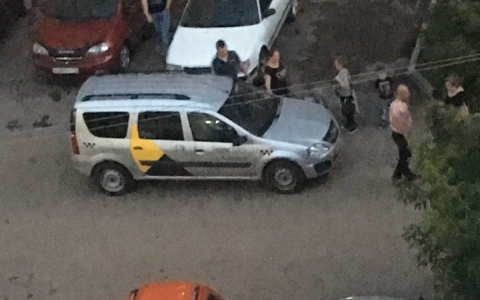 Во Владимире нетрезвая компания набросилась на таксиста