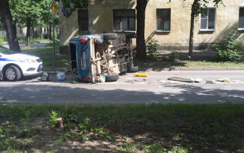 Во Владимире на перекрестке улиц Асаткина и Никитина произошло ДТП