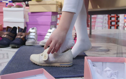 Как выбрать детскую обувь, чтобы хватило на год?