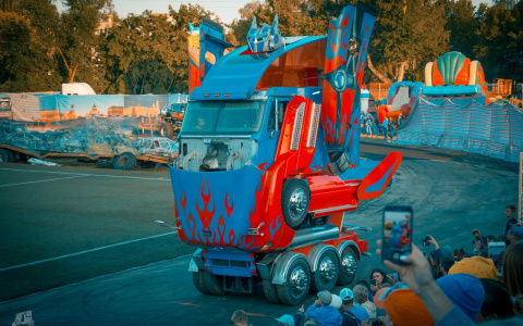 Живые трансформеры восстанут против владимирцев!