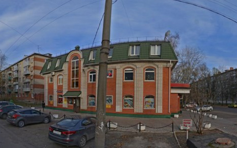 На Северной загорелось офисное здание