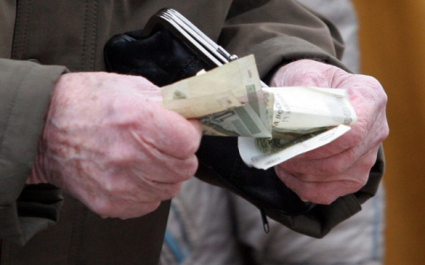 Пенсии работающих пенсионеров с 1 августа подрастут