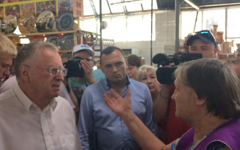 Владимир Жириновский посетил владимирский рынок и пообщался с горожанами (фото, видео)