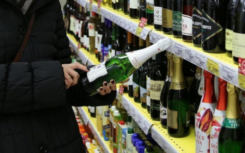 С полок российских магазинов могут убрать алкоголь