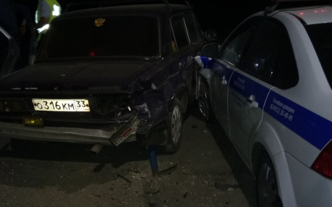 Во Владимире полицейские остановили автохама ценой собственной машины