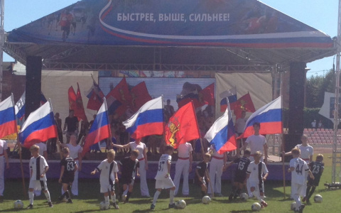 На стадионе "Лыбедь" отметили День физкультурника (видео)