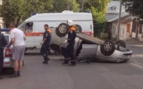 Утром в ДТП в Коврове перевернулся легковой автомобиль