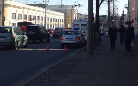 На "зебре" у центра ИЗО сбили подростка