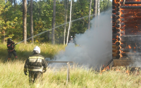 Во Владимире в микрорайоне Злобино сгорел строящийся дом