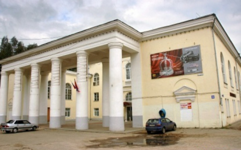 Стало известно, когда отремонтируют тротуар от ДКМ до Почаевской